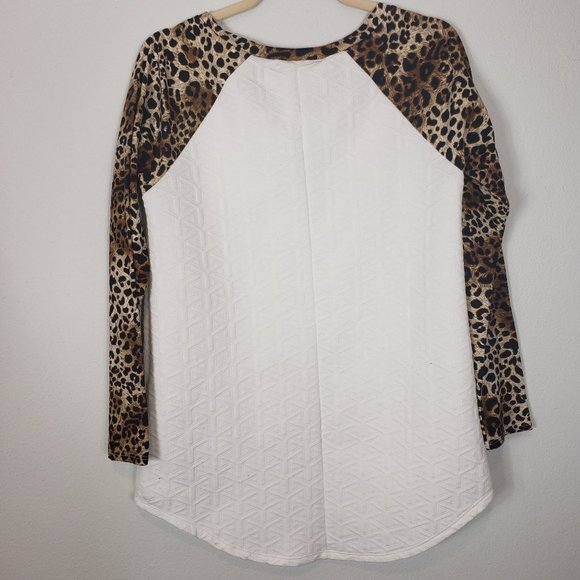 *10/$10* Gain Women's Leopard Sleeve Tee Medium - Picture 3 of 4